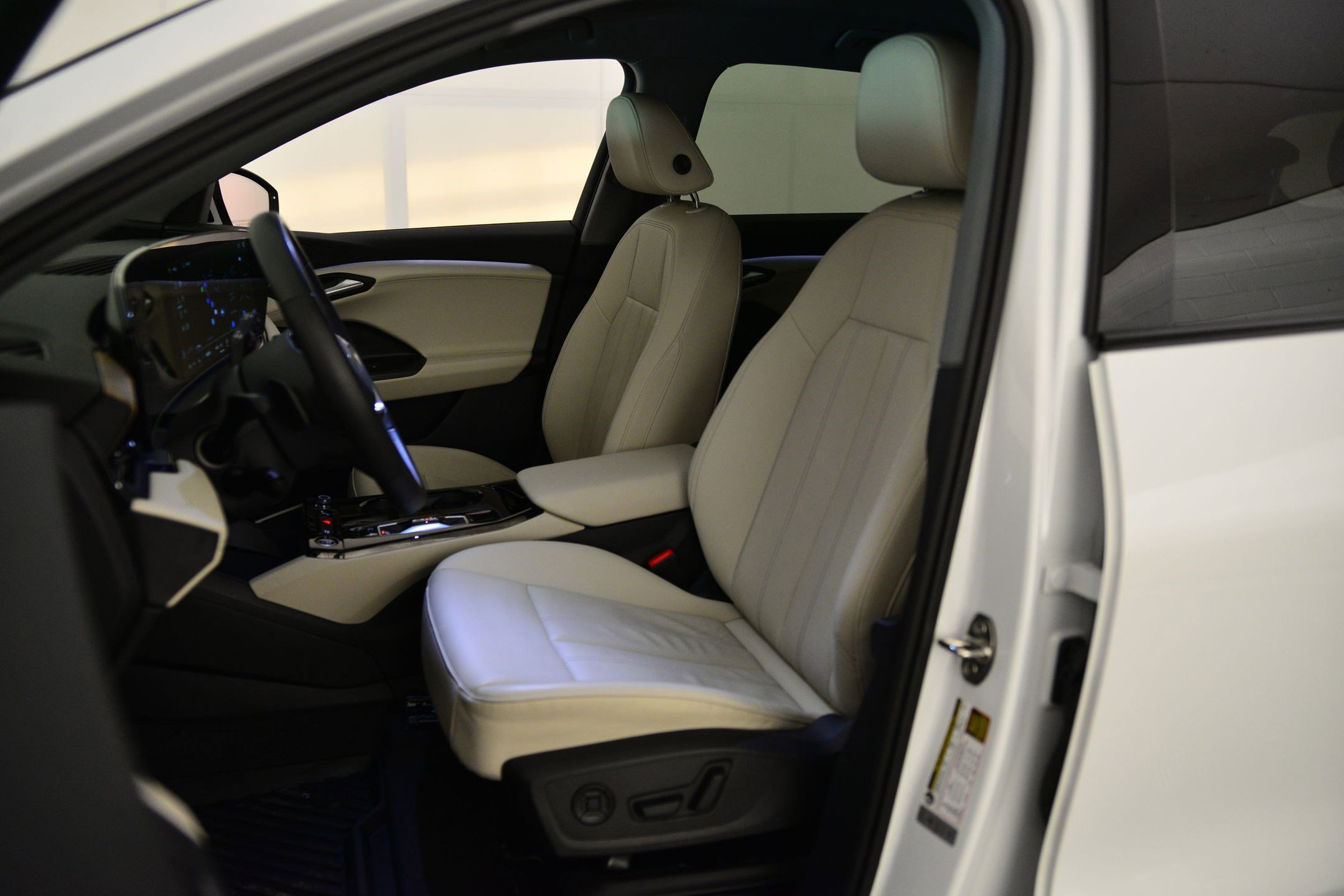 Certified 2025 Audi Q6 e-tron Premium w/ Convenience Package image 4