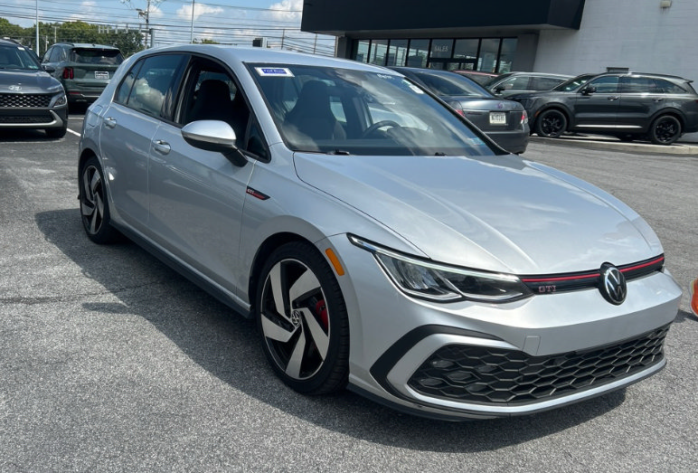 Used 2022 Volkswagen GTI S FWD image 3