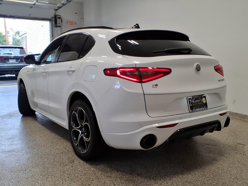 Used 2023 Alfa Romeo Stelvio Veloce AWD/4WD image 6