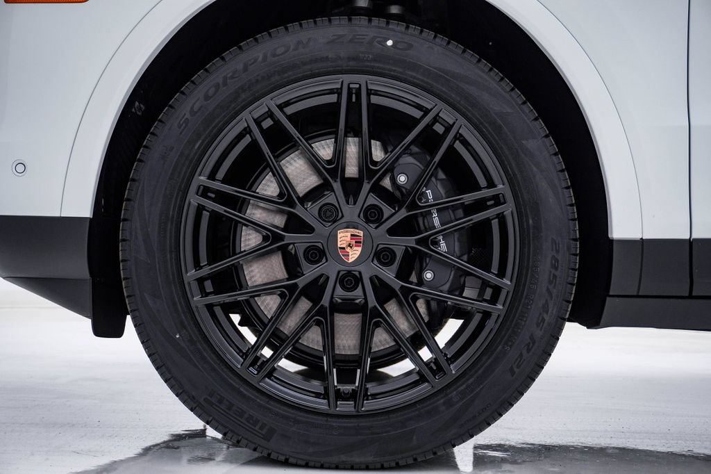 New 2026 Porsche Cayenne Coupe AWD/4WD image 10