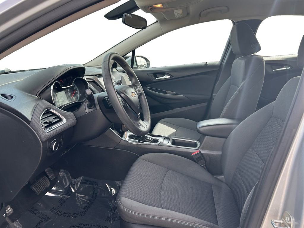 Used 2017 Chevrolet Cruze LT image 10