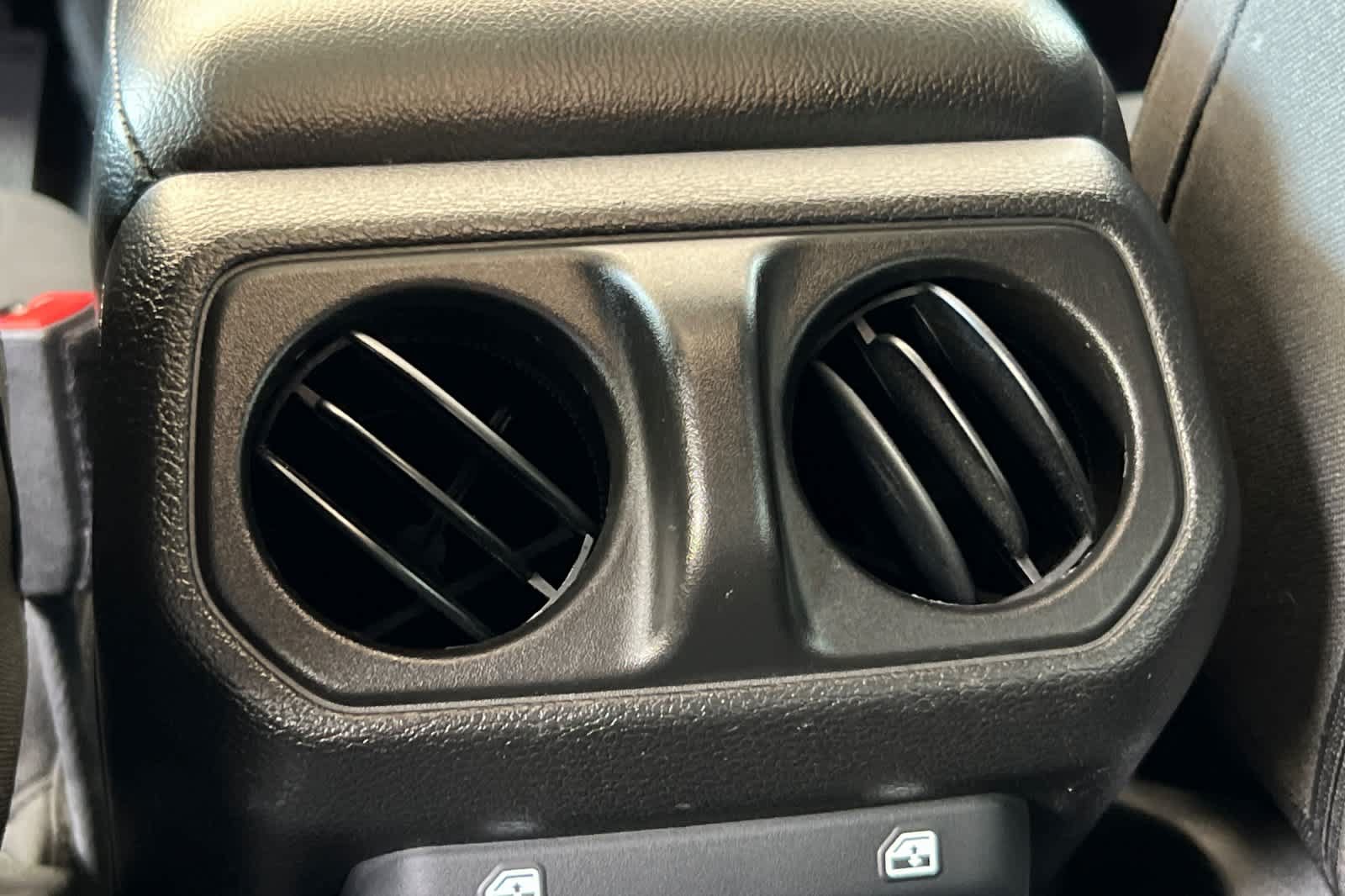 Used 2022 Jeep Wrangler Unlimited Sport AWD/4WD image 14