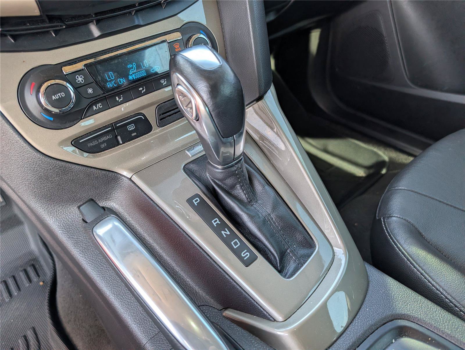 Used 2012 Ford Focus SEL FWD image 18