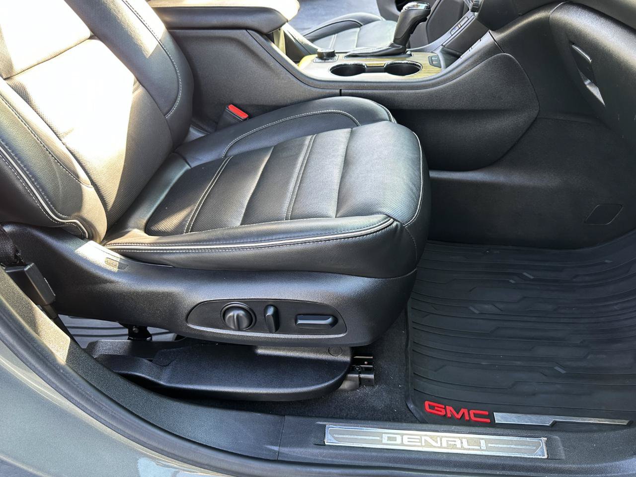Used 2018 GMC Acadia Denali w/ Technology Package AWD/4WD image 53