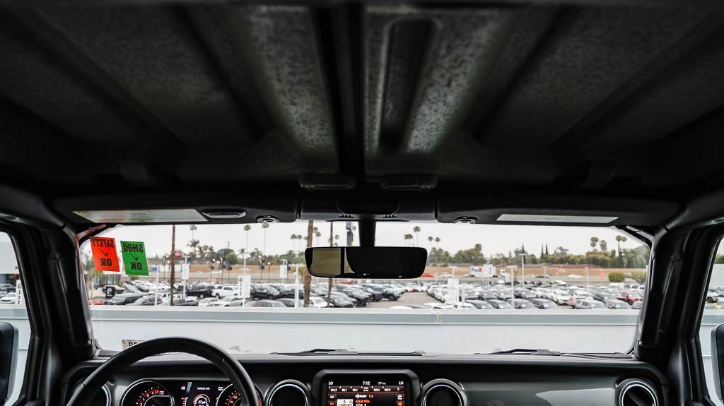 Used 2023 Jeep Gladiator Overland AWD/4WD image 19