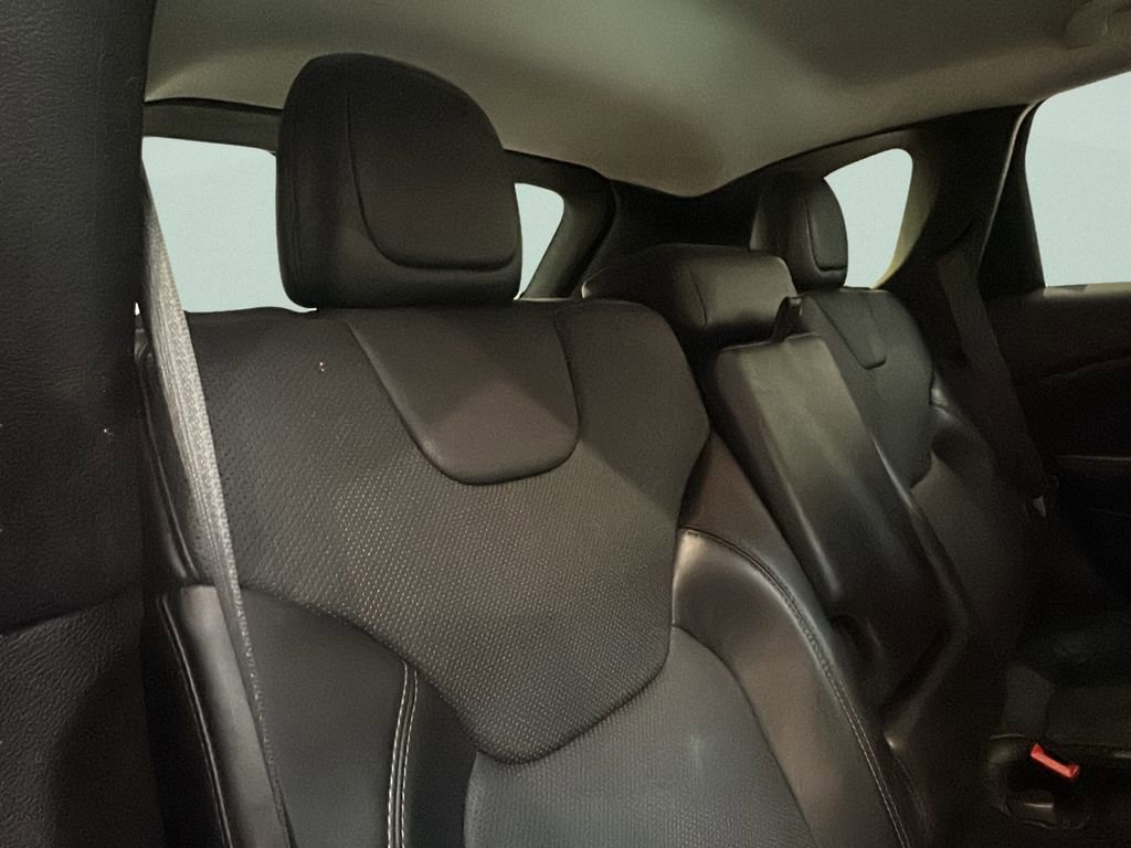 Used 2019 Jeep Cherokee Limited image 11