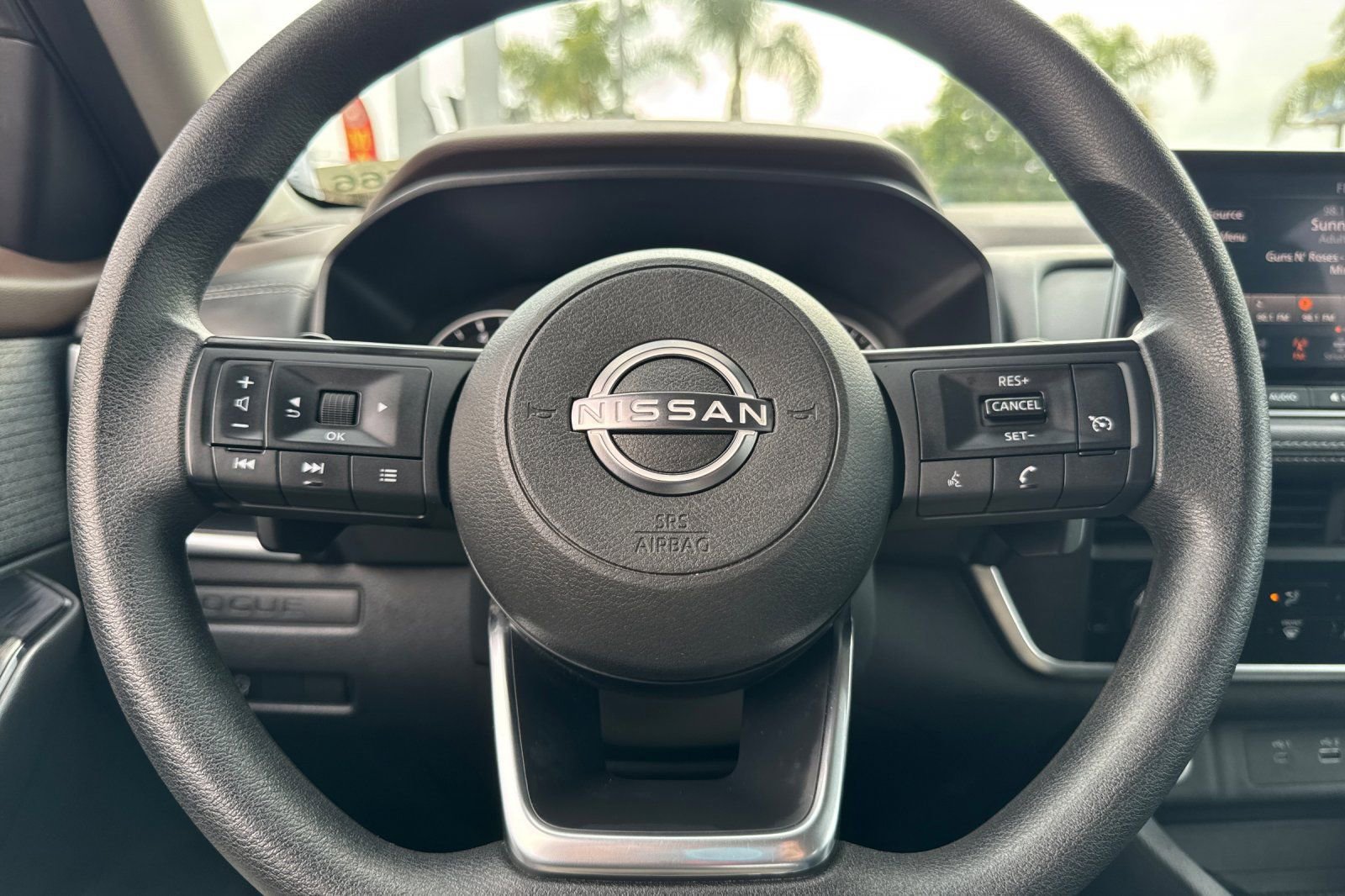 Used 2023 Nissan Rogue S image 23