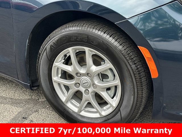 Used 2025 Chrysler Pacifica Select FWD image 9