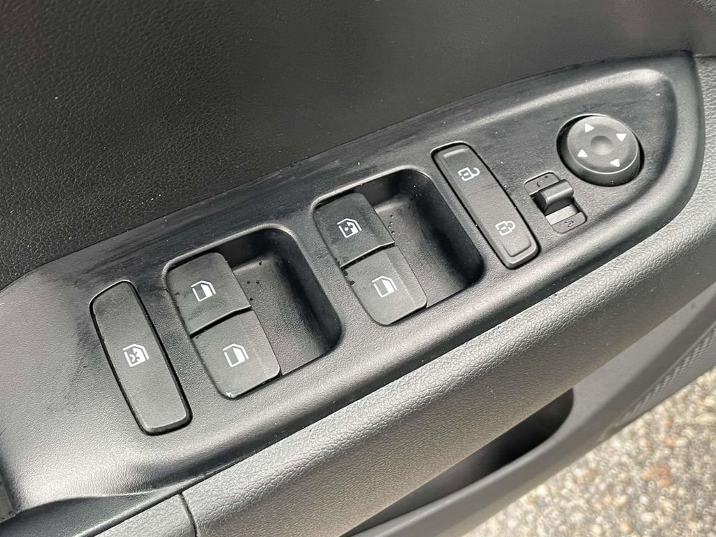 Used 2020 Hyundai Venue SEL image 15