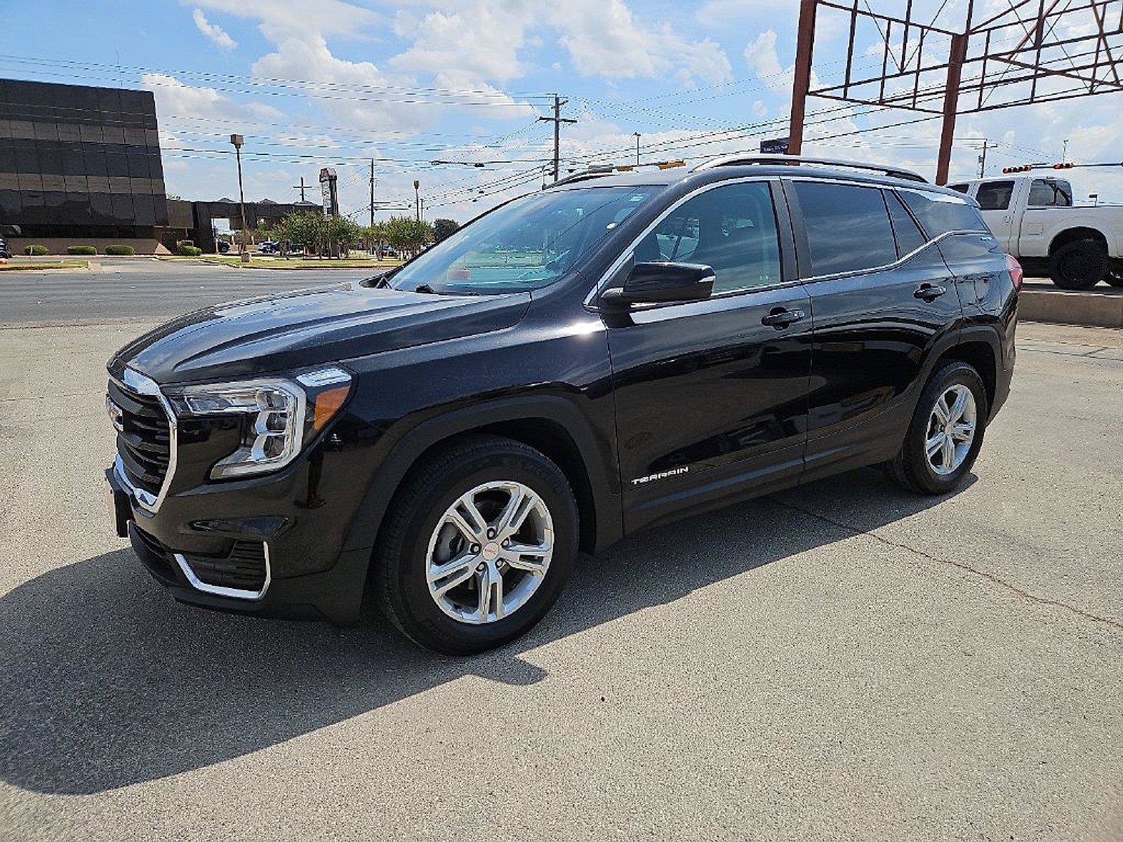 Used 2023 GMC Terrain SLE w/ Driver Convenience Package FWD image 2