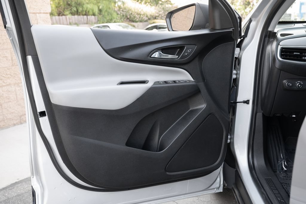 Used 2022 Chevrolet Equinox LS AWD/4WD image 21