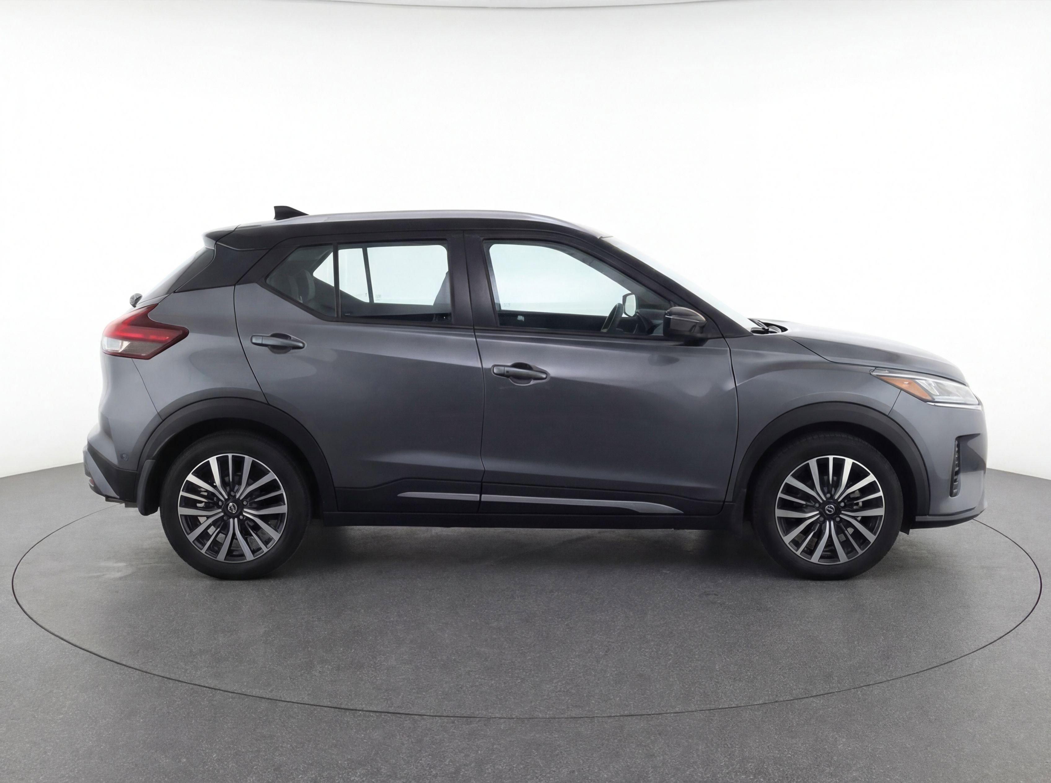Used 2024 Nissan Kicks SV image 11