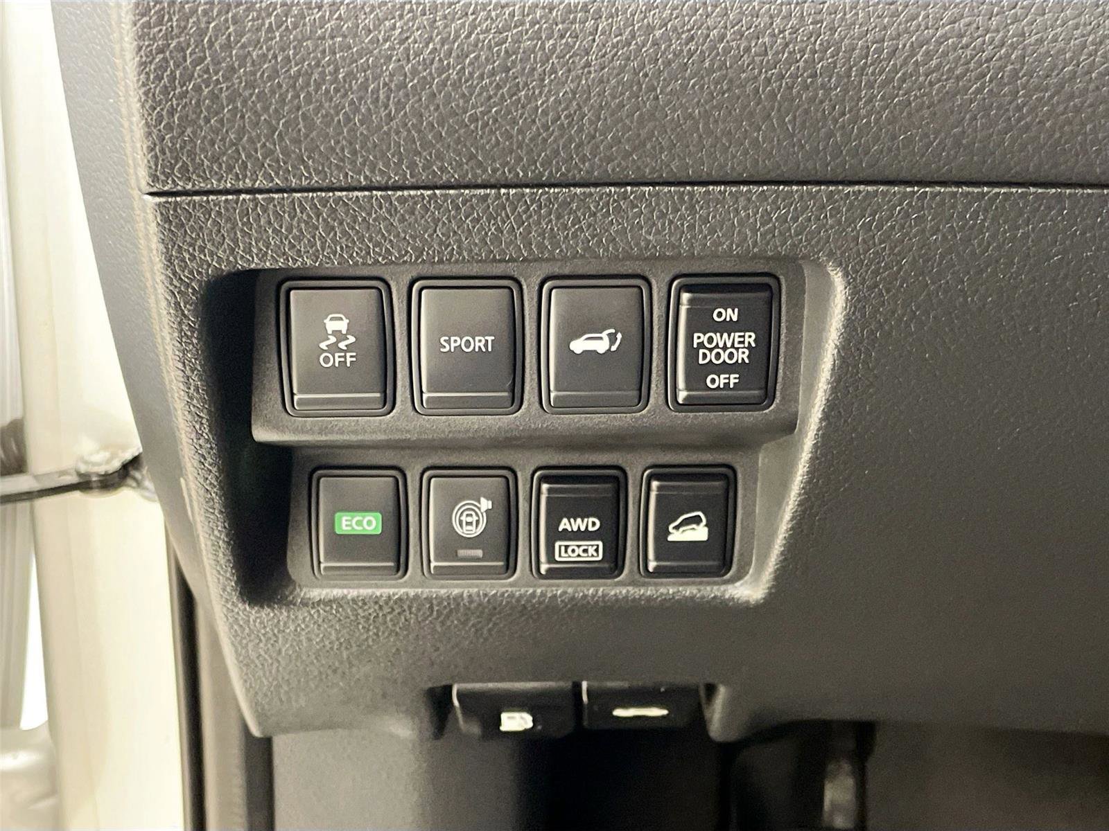 Used 2015 Nissan Rogue SV w/ SV Premium Package image 14