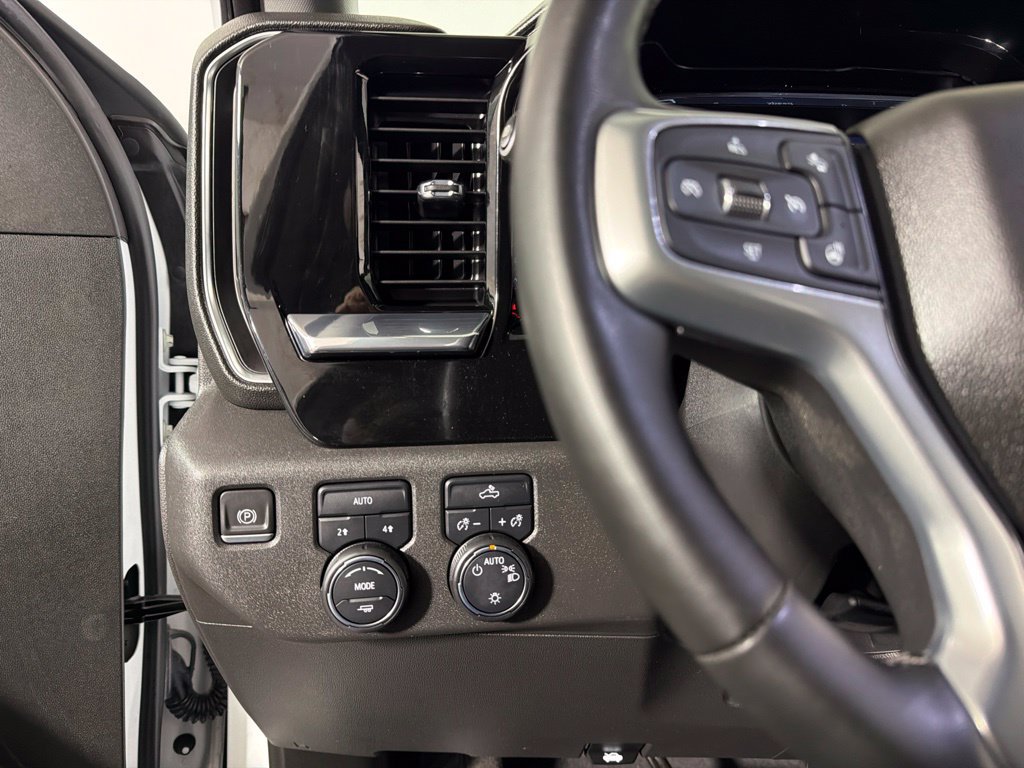 Used 2023 Chevrolet Silverado 1500 LT AWD/4WD image 14
