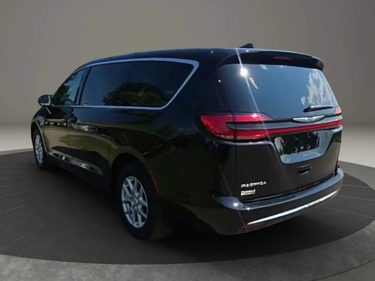 Used 2026 Chrysler Pacifica Select FWD image 4