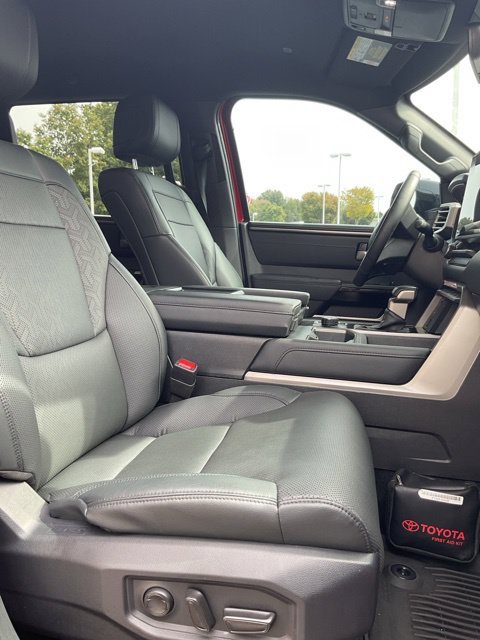 Used 2025 Toyota Tundra Limited AWD/4WD image 18