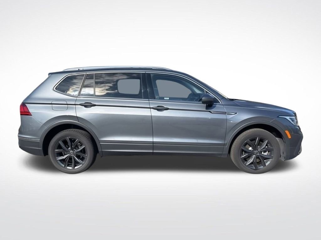 Used 2024 Volkswagen Tiguan SE image 4