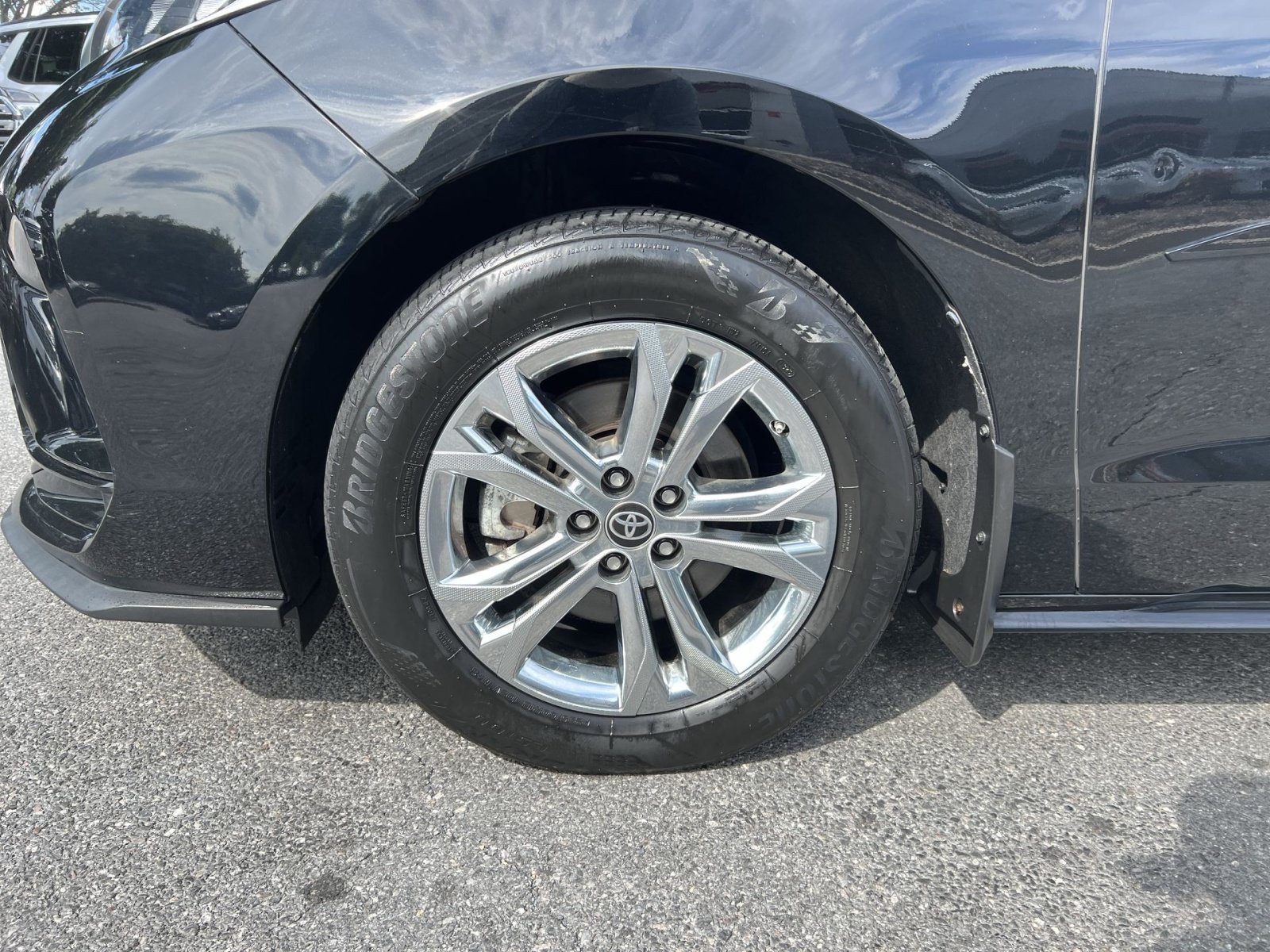 Used 2023 Toyota Sienna XSE w/ XSE Plus Package AWD/4WD image 12