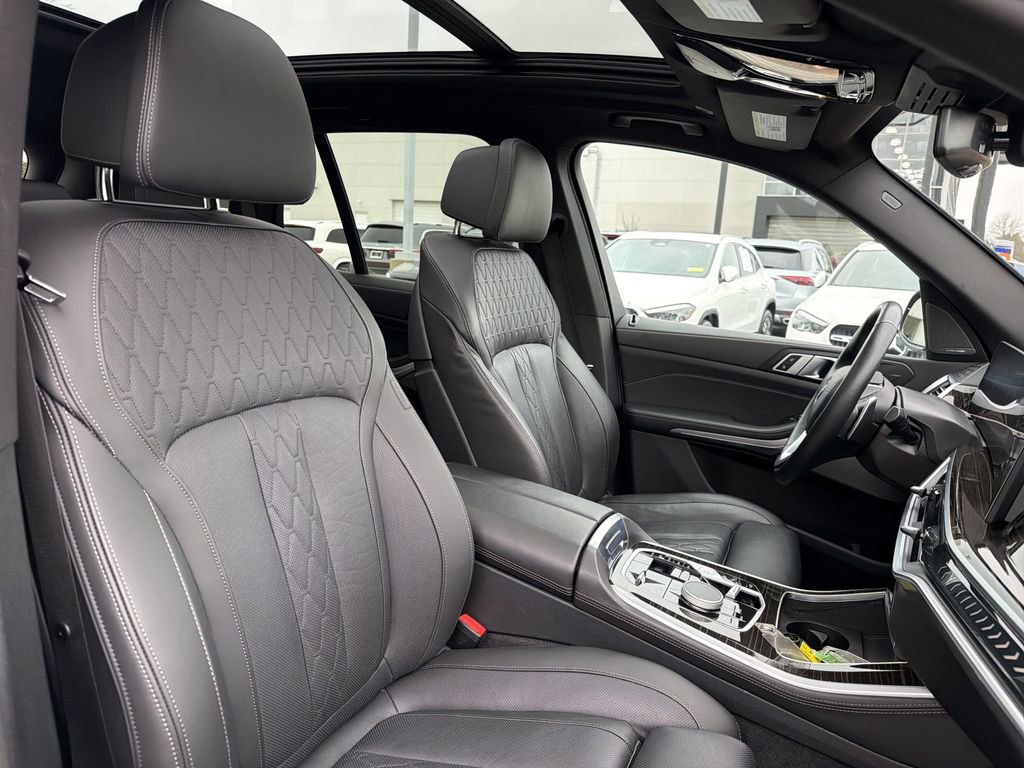 Used 2025 BMW X5 xDrive50e image 18