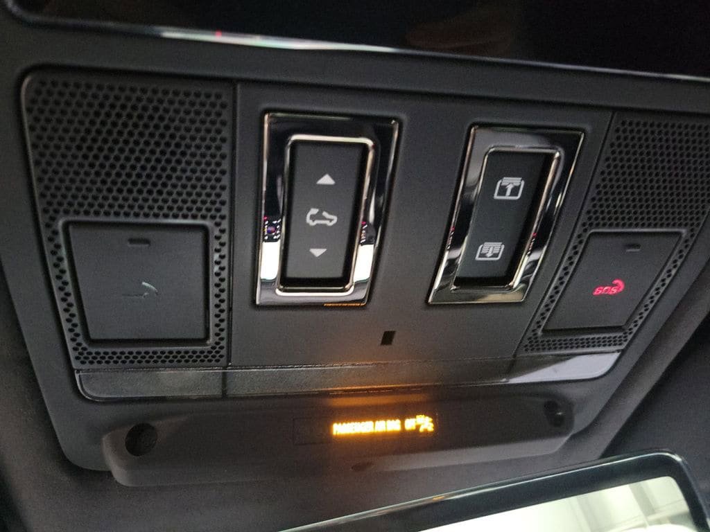 New 2026 Land Rover Defender 110 image 2