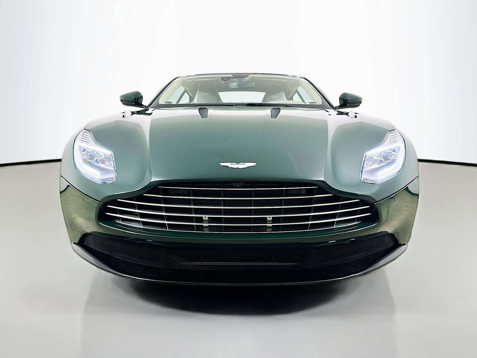 Used 2017 Aston Martin DB11 V12 RWD image 2