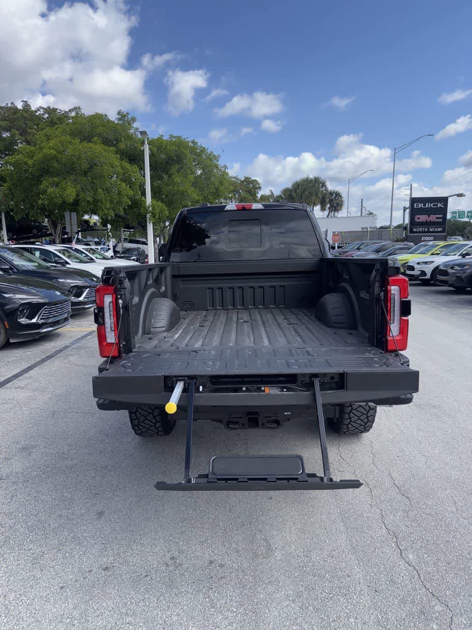 Used 2025 Ford F250 Platinum w/ Platinum Plus Package AWD/4WD image 6