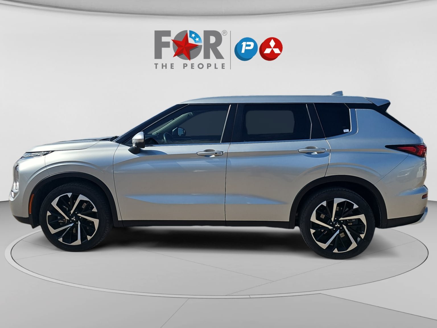 Used 2023 Mitsubishi Outlander SE FWD image 2