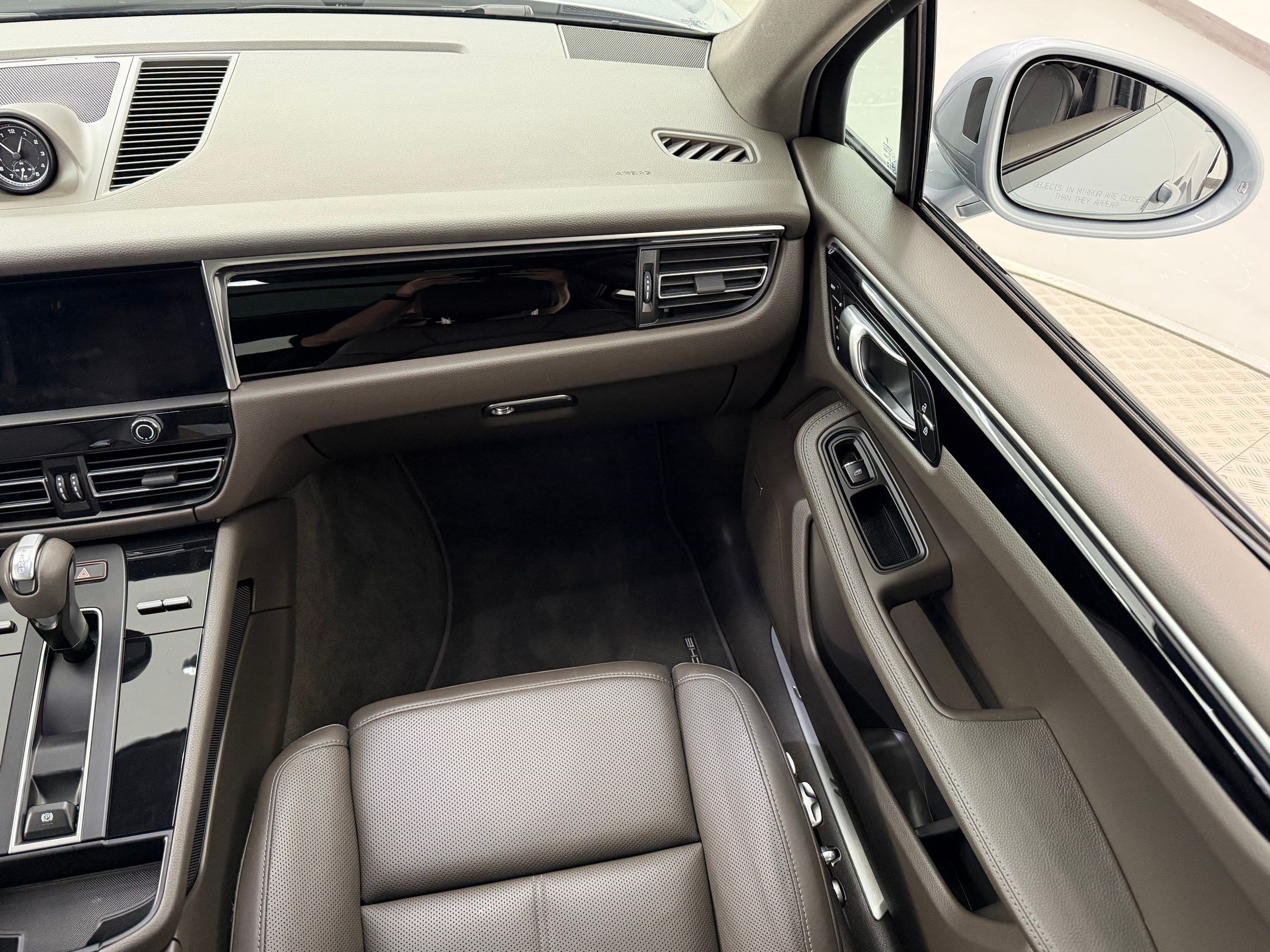 Certified 2024 Porsche Macan S AWD/4WD image 29