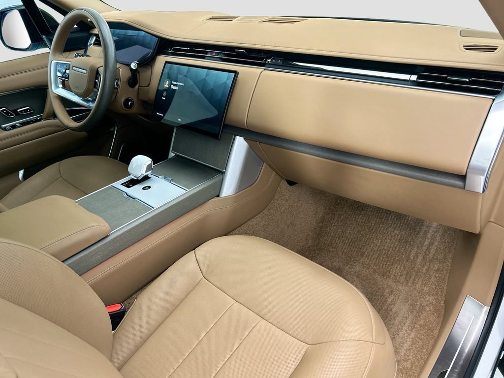 Used 2025 Land Rover Range Rover SV AWD/4WD image 16