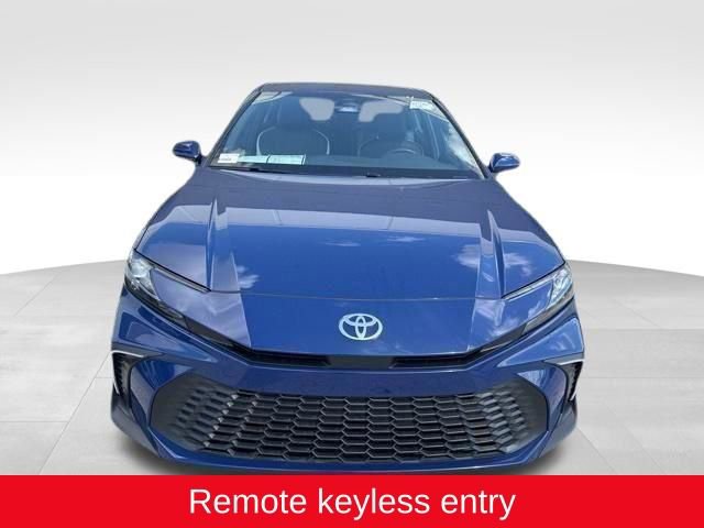 Used 2025 Toyota Camry SE w/ Convenience Package image 2