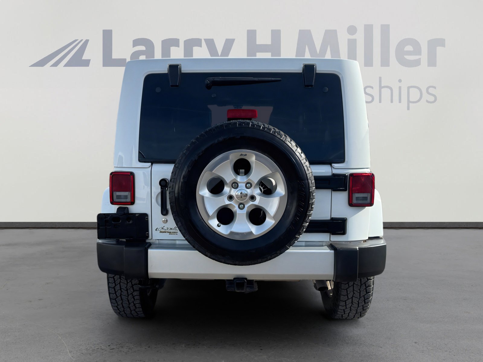 Used 2015 Jeep Wrangler Unlimited Sahara w/ Max Tow Package image 4