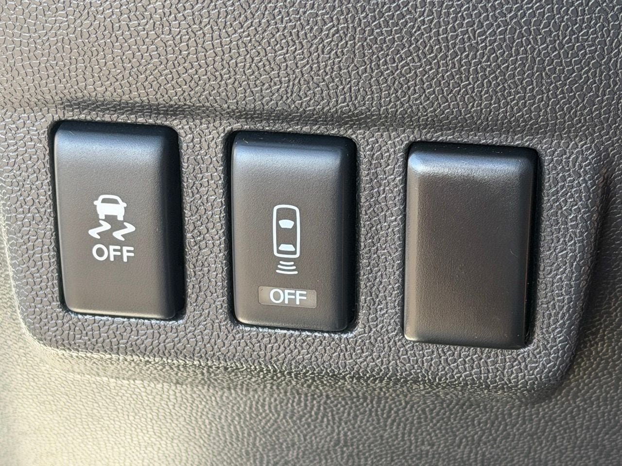 Used 2015 Nissan Titan SV w/ SV Value Truck Package RWD image 19