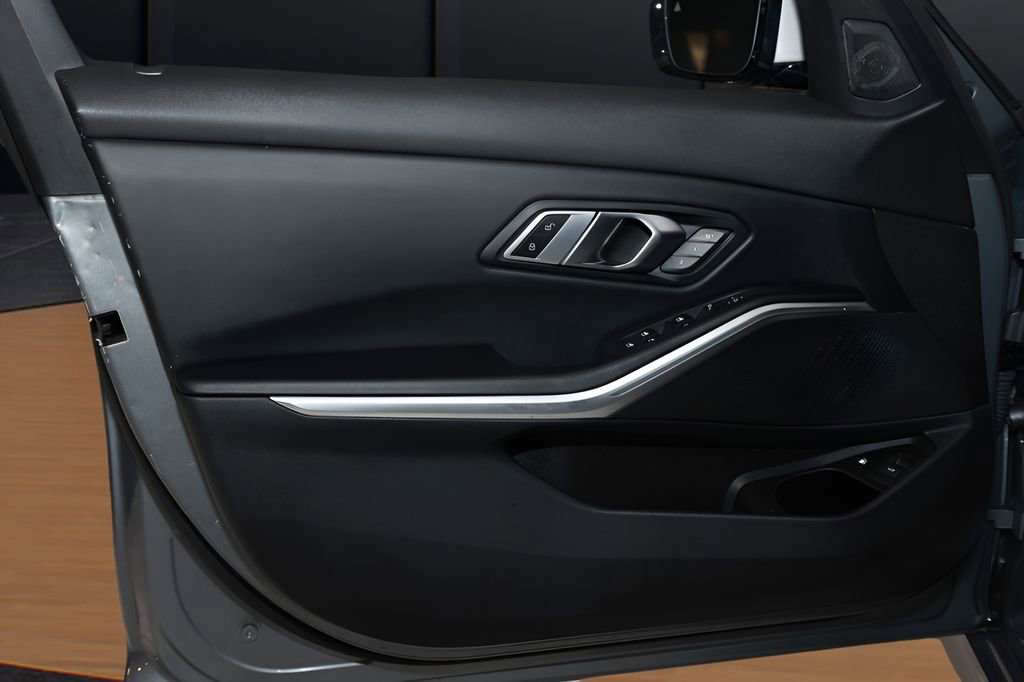 Used 2023 BMW 330e xDrive w/ Premium Package image 22