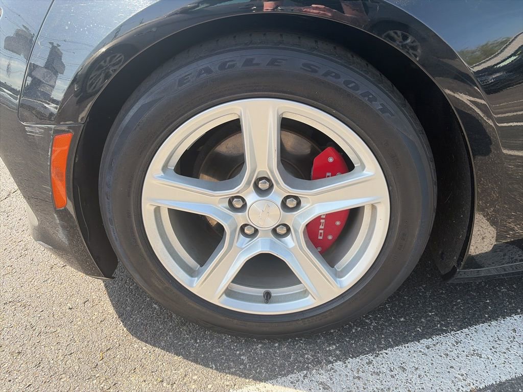 Used 2016 Chevrolet Camaro LT RWD image 12