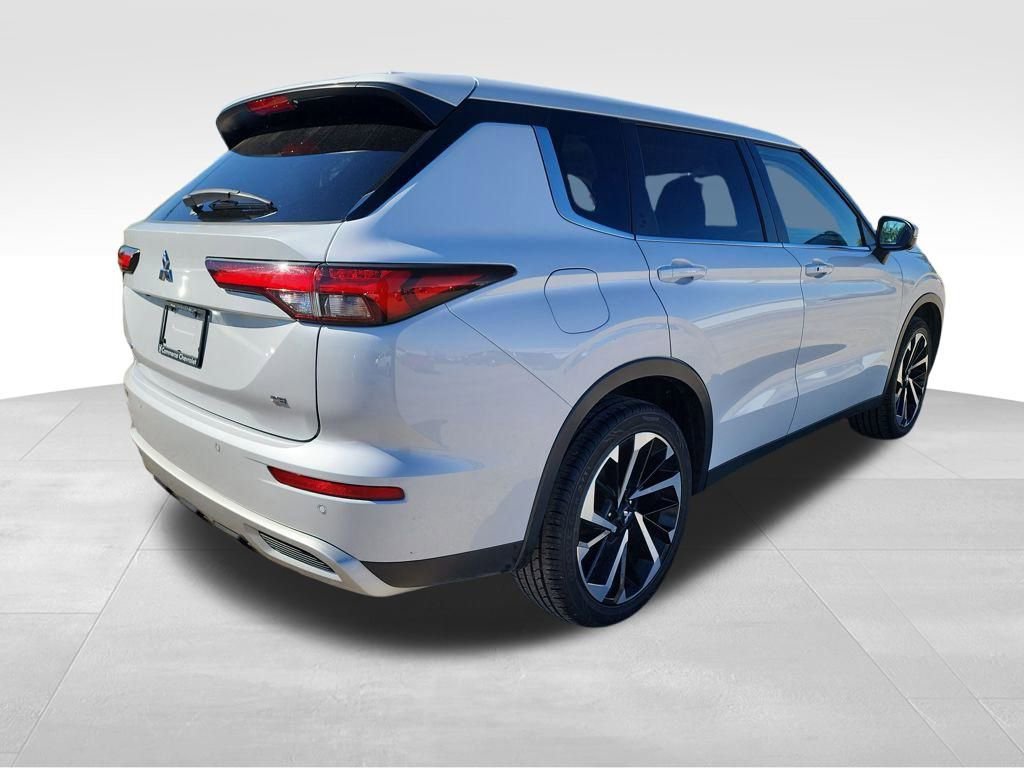 Used 2024 Mitsubishi Outlander SE Black Edition image 8