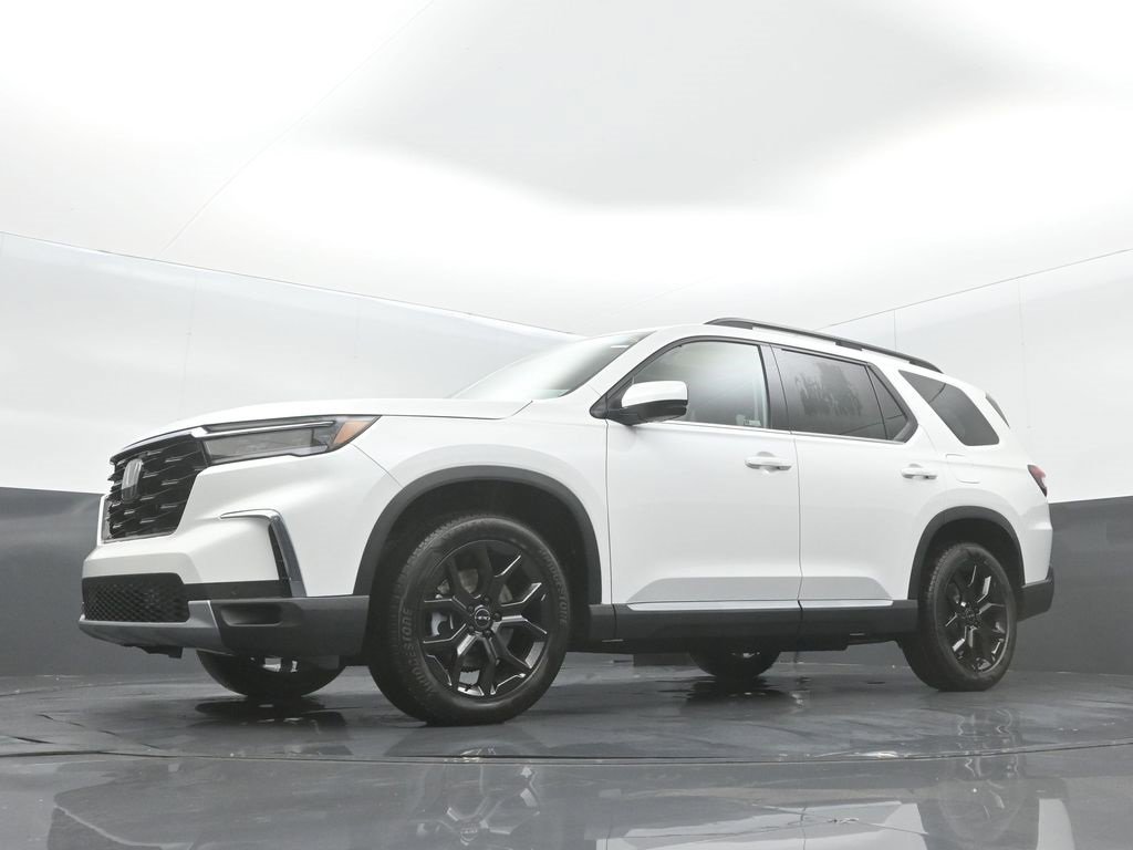 New 2025 Honda Pilot Touring image 11