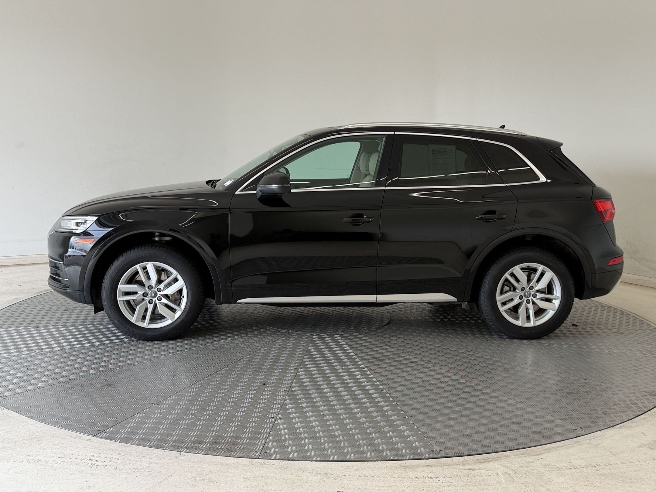 Used 2020 Audi Q5 2.0T Premium AWD/4WD image 2
