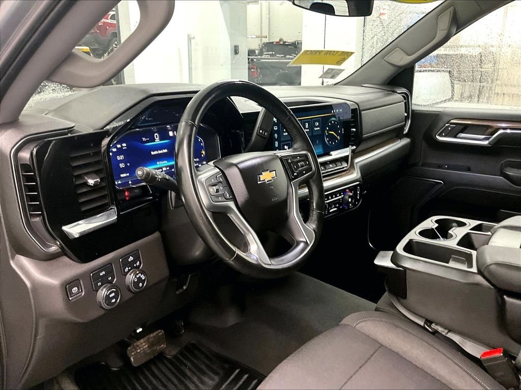 Used 2023 Chevrolet Silverado 1500 LT AWD/4WD image 8