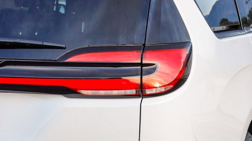 New 2026 Chrysler Pacifica Select w/ S Appearance Package image 10