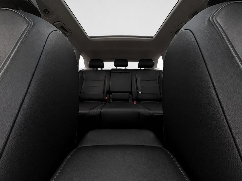 Certified 2020 Volkswagen Tiguan SE w/ Panoramic Sunroof Package AWD/4WD image 26