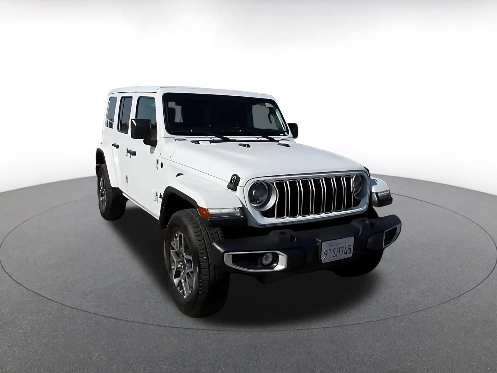 Used 2025 Jeep Wrangler Unlimited Sahara AWD/4WD image 3