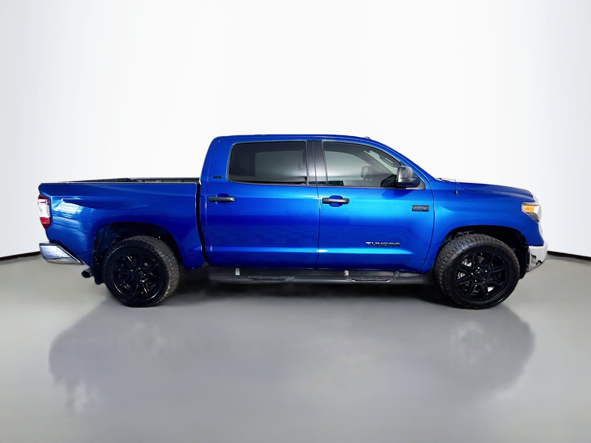 Used 2018 Toyota Tundra SR5 w/ SR5 Upgrade Package image 11