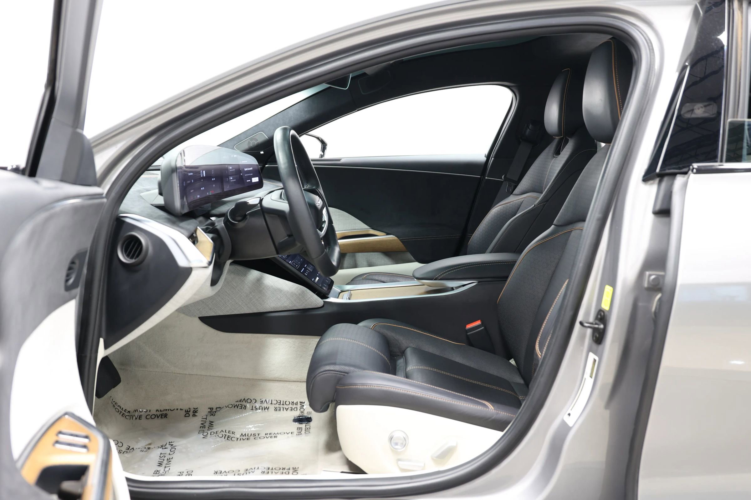 Used 2023 Lucid Air Grand Touring image 11