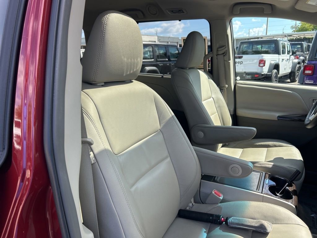 Used 2017 Toyota Sienna XLE w/ XLE Navigation Package image 21