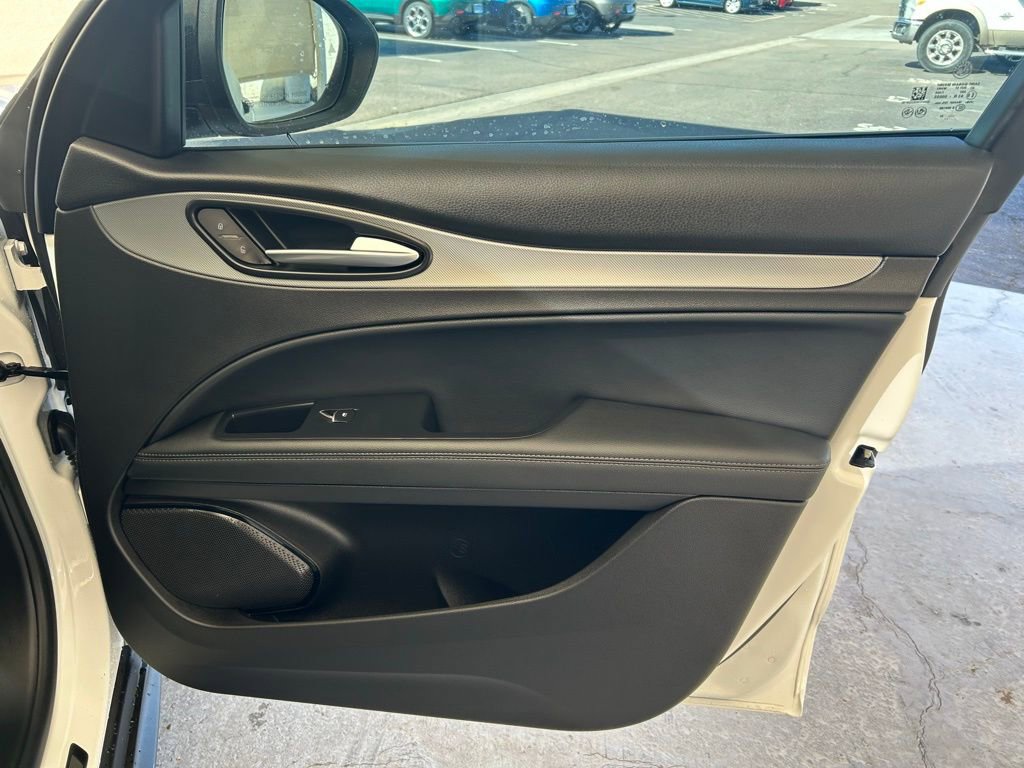 New 2025 Alfa Romeo Stelvio Sprint w/ Convenience Package image 13