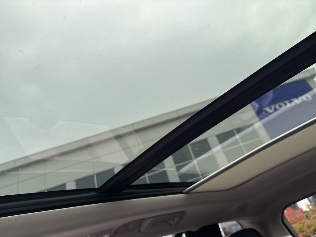 Certified 2025 Volvo XC90 B5 Plus image 32