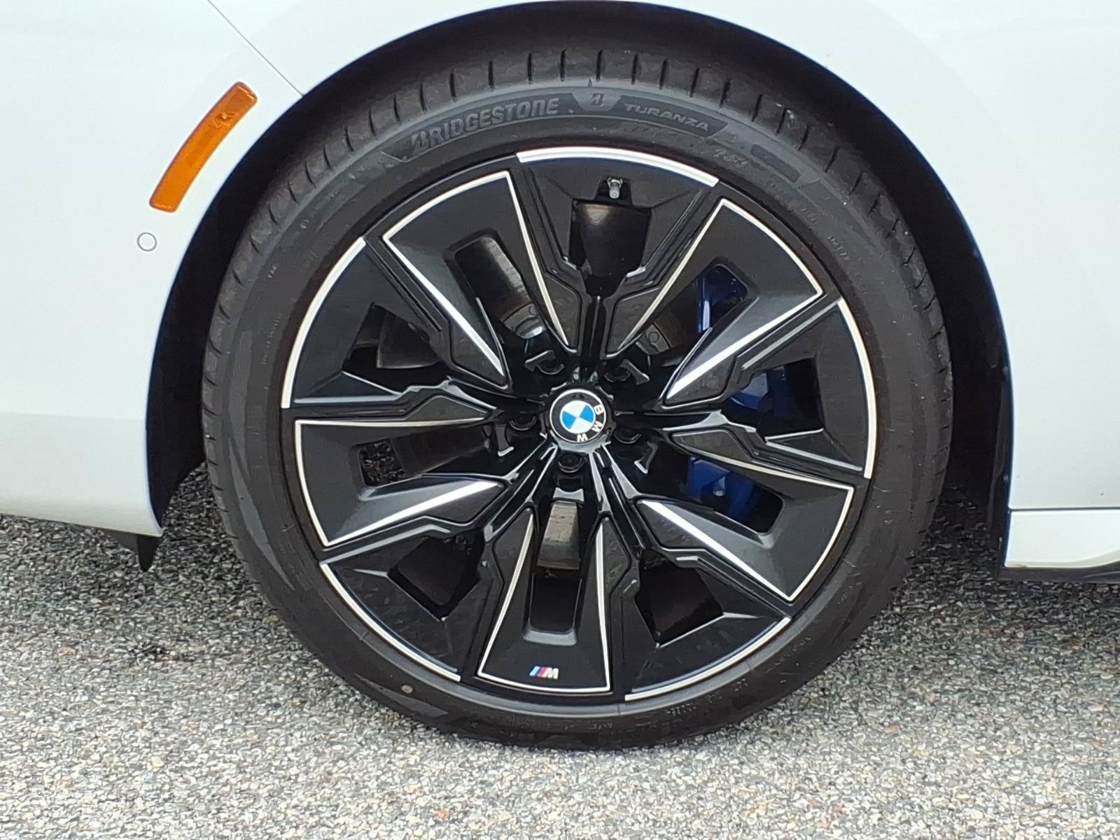 Used 2025 BMW 760i xDrive w/ Executive Package AWD/4WD image 4