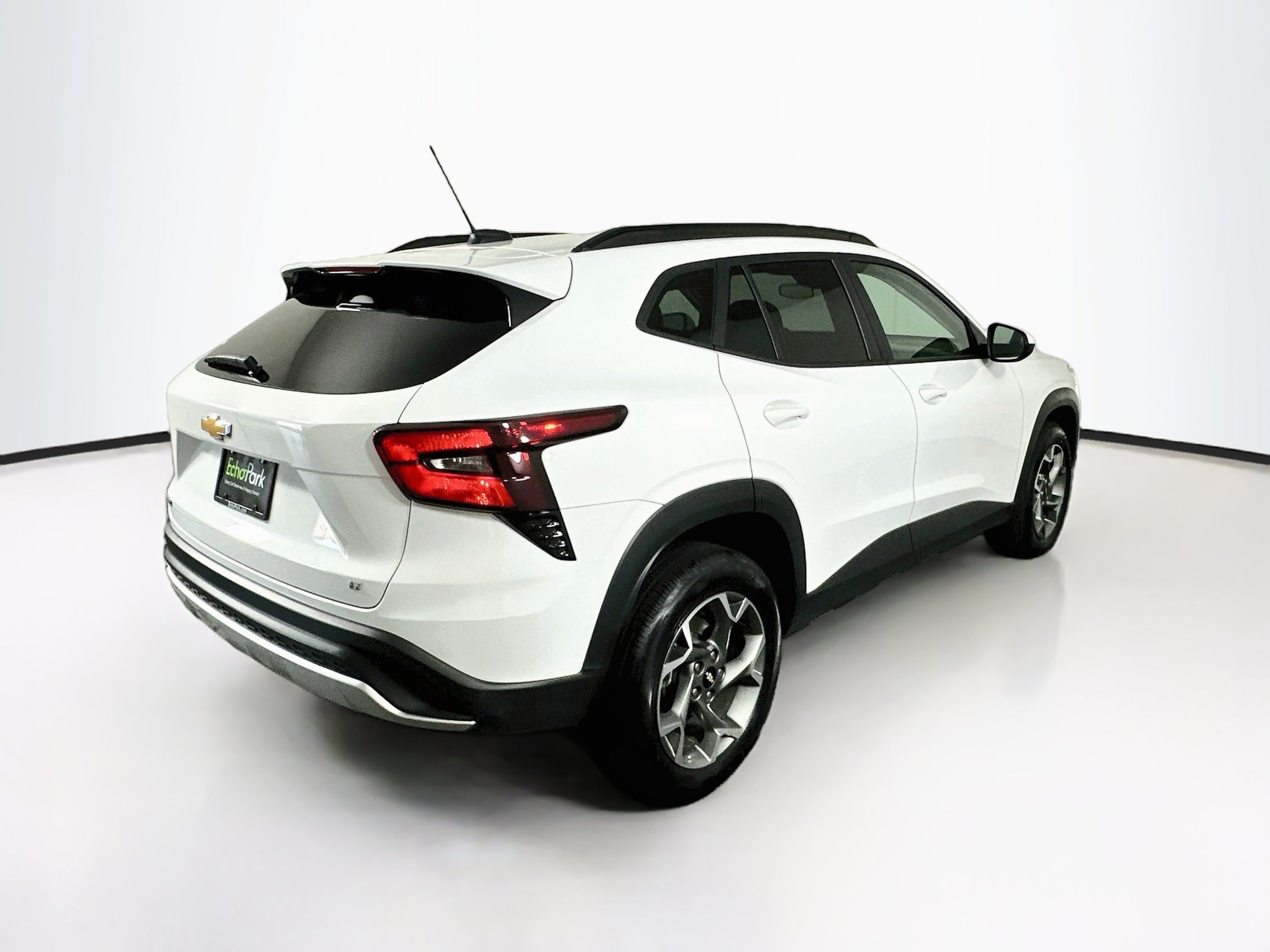 Used 2025 Chevrolet Trax LT FWD image 9