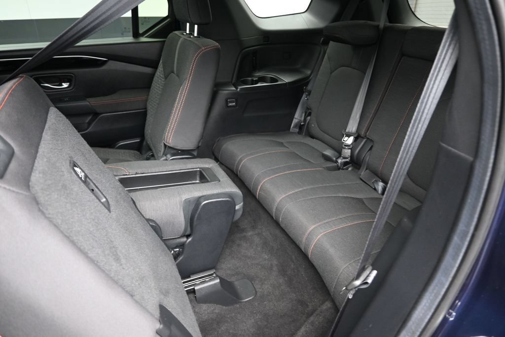 Used 2025 Honda Pilot Sport image 16