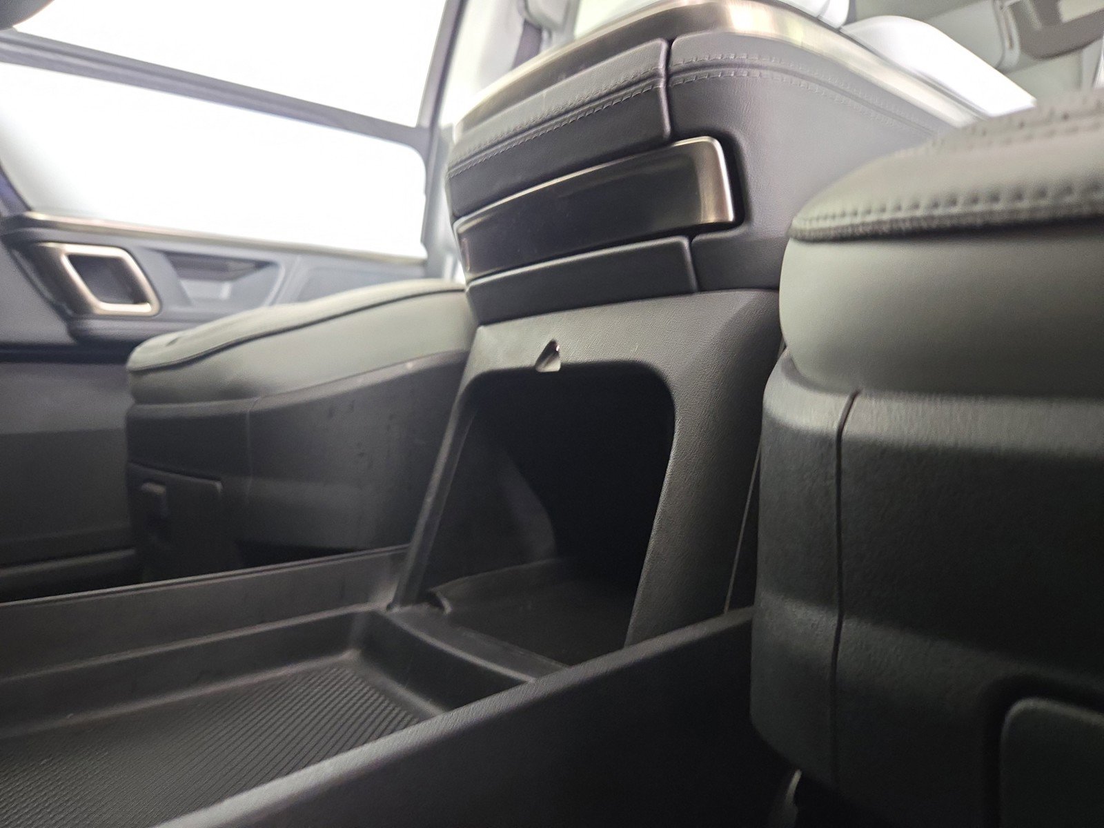 Used 2024 Rivian R1S Adventure AWD/4WD image 33
